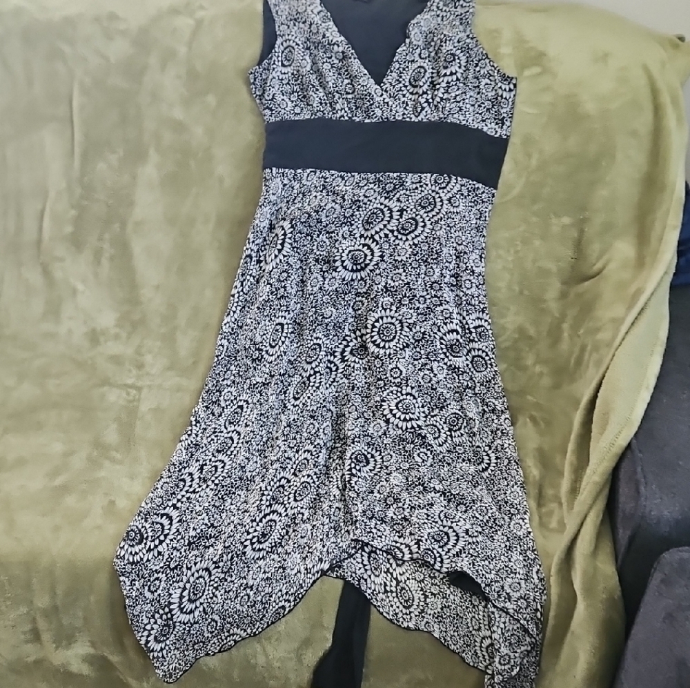 Elegant Black and White Patterned Dress